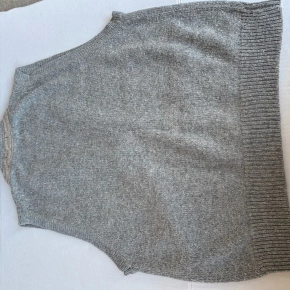 Generra Gray Cable Knit 2 tone Sweater Vest versatile classic staple - Picture 11 of 12